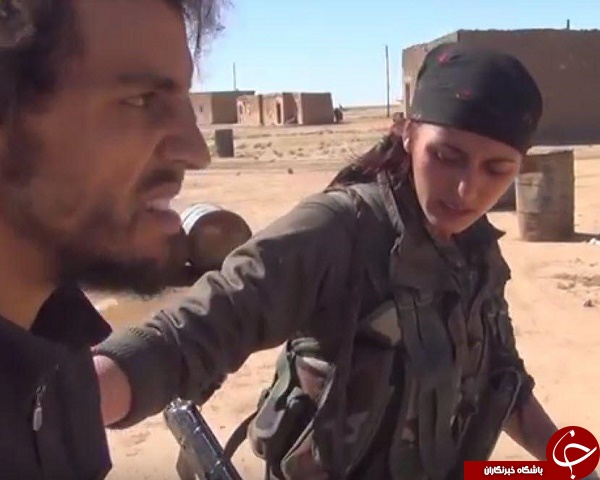 زنان کرد مبارز اینطور با اسیر داعشی رفتار می کنند +عکس و فیلم