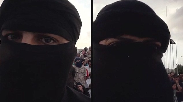 داعش 2 ساحر را در ملاء عام گردن زد + تصاویر و فیلم