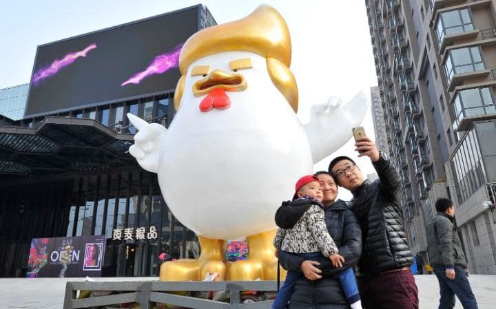 نصب مجسمه خروس ترامپ در چین +تصاویر