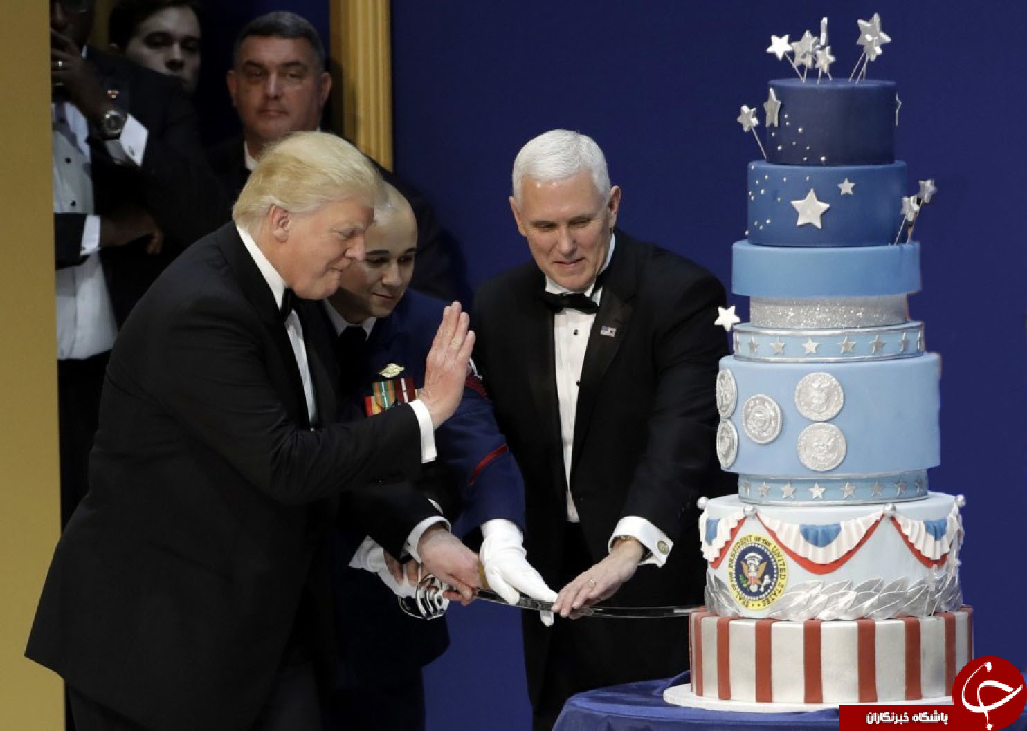 کپی برداری کیک مراسم تحلیف ترامپ از کیک مراسم تحلیف اوباما + تصویر