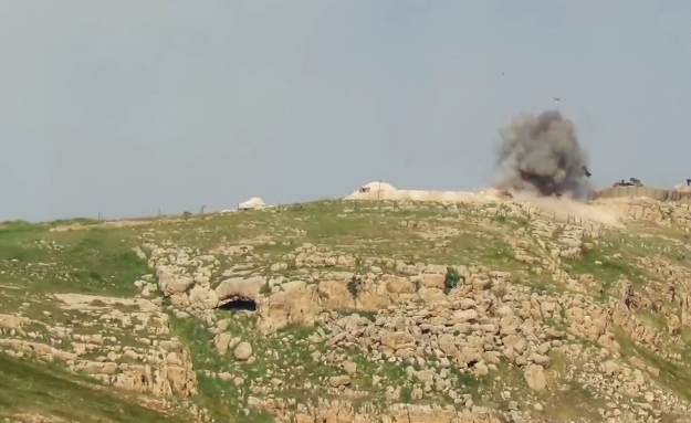 انهدام یک تانک ترکیه در حمله موشکی داعش+ تصاویر