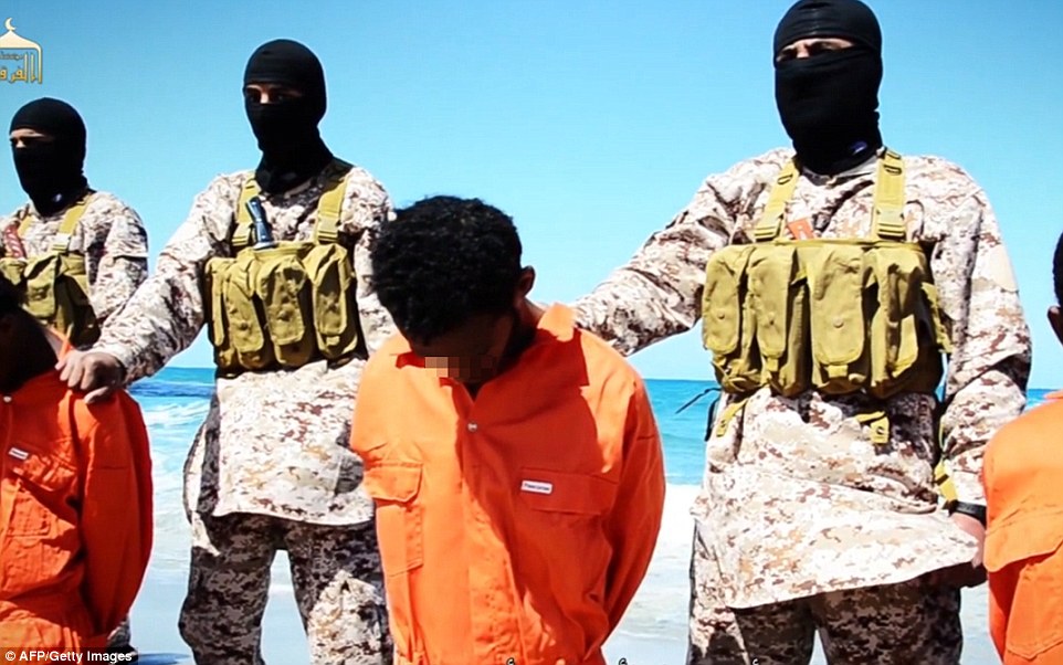 اعدام وحشیانه گروهی از مسیحیان به دست داعش+ تصاویر