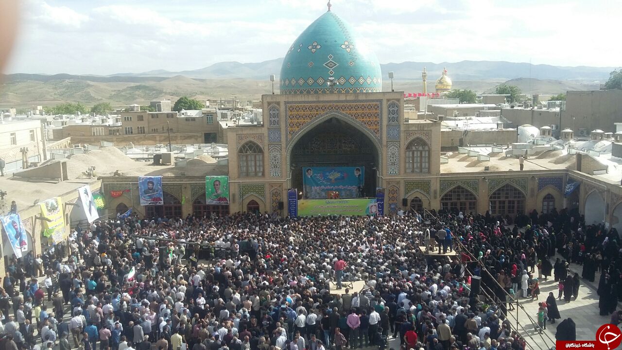 احمدی نژاد وارد مسجد جامع زنجان شد