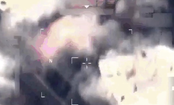 انهدام تسلیحات مرگبار و خودروهای زرهی داعش بوسیله جنگنده‌های ائتلاف آمریکا+ تصاویر