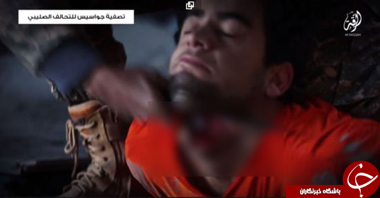 داعش دو جاسوس را به طرز فجیعی سلاخی کرد+تصاویر (18+)