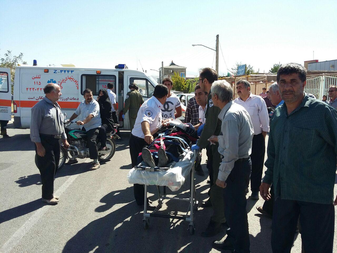 واژگونی مینی بوس با 2 کشته و 15 مجروح در آذرشهر