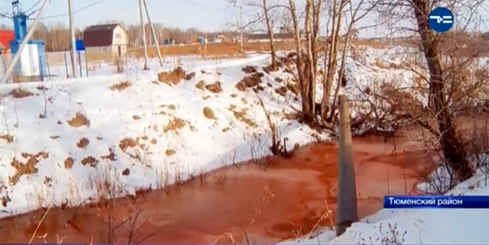 رودخانه ای در سیبری به رنگ خون درآمد+تصاویر
