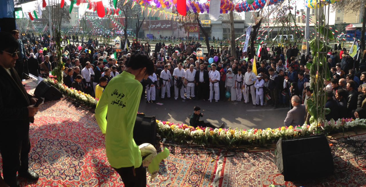 حضور پر رنگ قهرمانان و مسئولان ورزشی در راهپیمایی 22 بهمن ماه
