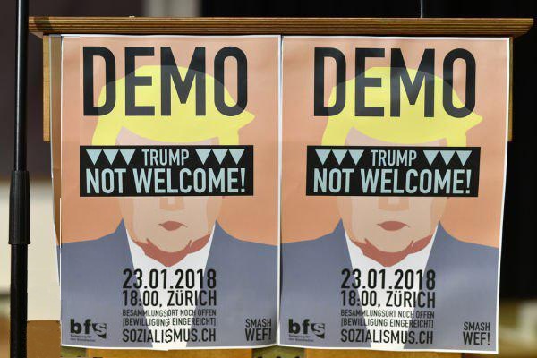 تظاهرات سوئیسی‌ها در اعتراض به حضور ترامپ در داووس