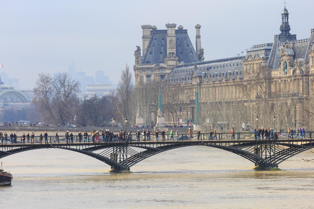 شهر ایفل در آب/ تخلیه 1500 نفر در حومه پاریس در پی خطر طغیان رودخانه سن+تصاویر