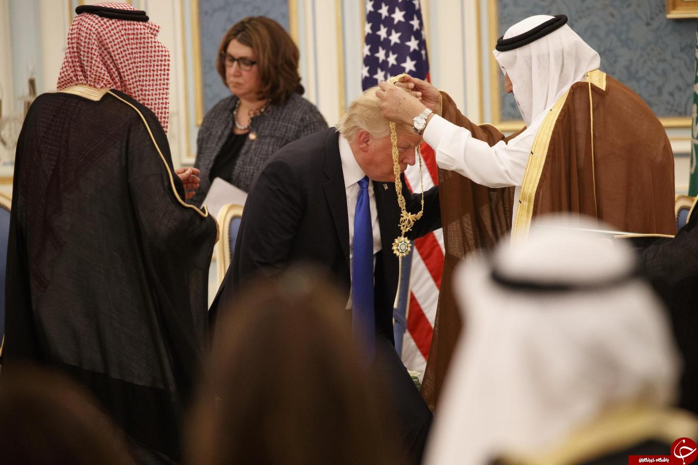 ادای احترام ترامپ در مقابل پادشاه عربستان جنجال برانگیز شد+ تصاویر