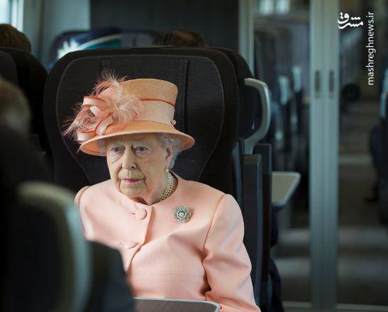 ملکه الیزابت دوم در حالی وارد نودمین سال از عمر خود می شود که با 63 سال سلطنت، رکورددار بیشترین میزان حکمرانی است.
ایشان با سپری کردن ۶۳ سال و ۲۱۶ روز از آغاز سلطنت خود ، رکورد ملکه ویکتوریا فرمانروای انگلستان در قرن نوزدهم را نیز شکسته است.