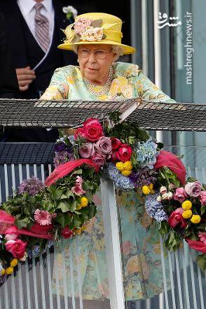 ملکه الیزابت دوم درواقع متولد 21 آوریل است ولی با توجه به سنت خاندان سلطنتی انگلستان، در آغاز ماه ژوئن برای خود جشن تولد برگزار می کند.