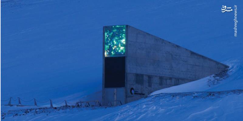  بانک جهانی بذر (Svalbard Global Seed Vault)/ بانک جهانی بذر در فاصله ۱۲۸۷ کیلومتری از قطب شمال، منطقه‌ای زیرزمینی است که به‌اندازه ۱۲۲ کیلومتر در کوهستان فرورفته است. این بانک سال ۲۰۰۸ به‌طور رسمی فعالیت خود را آغاز کرد و هم‌اکنون ۸۴۰ هزار نمونه از ۴ هزار گونه دانه موجود در سراسر جهان را در خود ذخیره دارد.هدف از احداث این بانک تأمین نقطه اتکایی در برابر بحران‌های جهانی و منطقه‌ای است. 