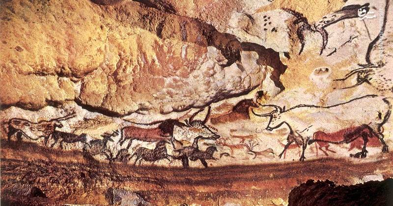 غار لاسکوس (Lascaux)، فرانسه/ شگفت‌انگیزترین مکانی که نمی‌توانید از آن دیدن کنید. این مجموعه از غارها که در شمال غربی فرانسه واقع‌شده‌اند حاوی نقاشی‌هایی از دوران پارینه‌سنگی هستند.نقش و نگارهای روی دیواره غار بیش از ۱۷۰۰۰ سال قدمت دارد و اکثراً از حیوانات عظیم‌الجثه‌ای است که کاوش‌های فسیلی حضور آن‌ها در این مناطق را تائید کرده است، با این‌حال غار از سال ۲۰۰۸ به بعد به‌طور کامل به علت شیوع قارچ‌ها بسته شد. و فقط چند روز در ماه گروهی از محققان برای مطالعه نقاشی‌ها اجازه ورود به این منطقه را دارند.