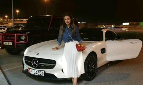 خودرو لوکس مجری زن عرب